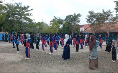 Jumat Sehat, Warga MAN 3 HST Ikuti Senam Bersama
