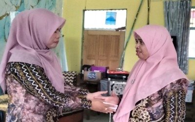 Solidaritas Warga MAN 3 HST untuk Ibu Barlian dan Suami yang Berangkat Haji