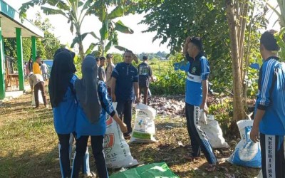 Lingkungan Sehat, Belajar Nyaman: Program Jum’at Bersih MAN 3 HST