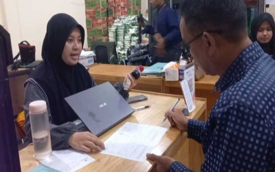 Pendidikan Berkah: MAN 3 HST Setor Iuran Baznas
