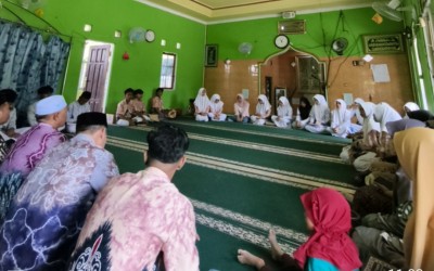Warga MAN 3 HST Takziah, Perkuat Kepedulian Sosial